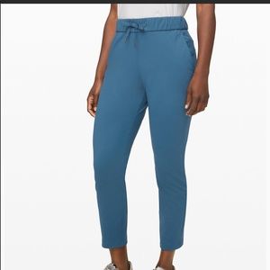 Lululemon on the fly luxtreme 7/8 pant